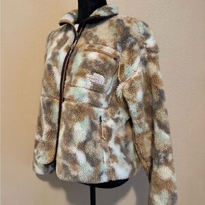 Like New (worn twice) The North Face Women’s Tan Fleece Jacket (size small)